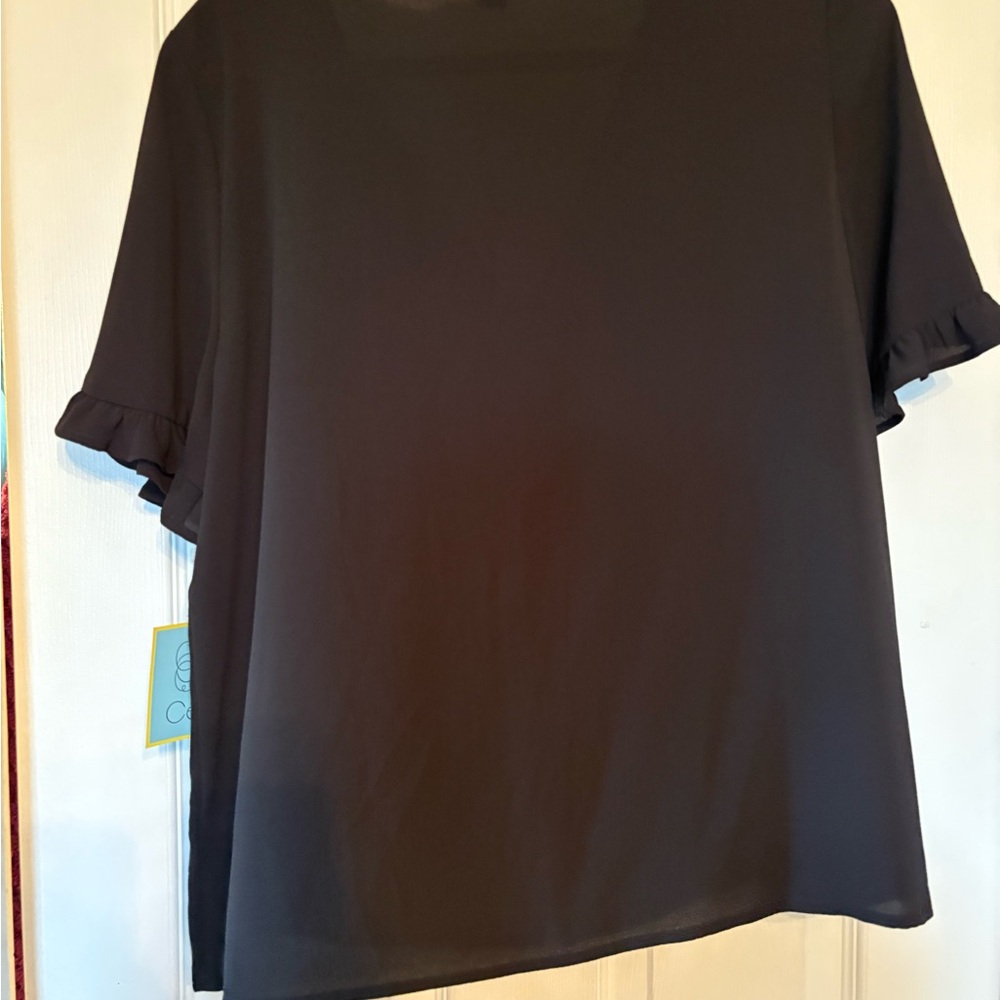 CeCe Black V-Neck Button-Up Blouse NWT - Picture 4 of 5